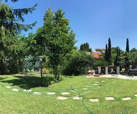 Varlak Vendeghaz 2 דירה שיופוק