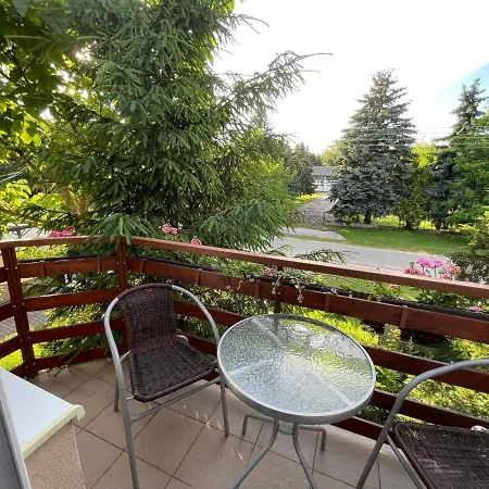 Varlak Vendeghaz 2 *