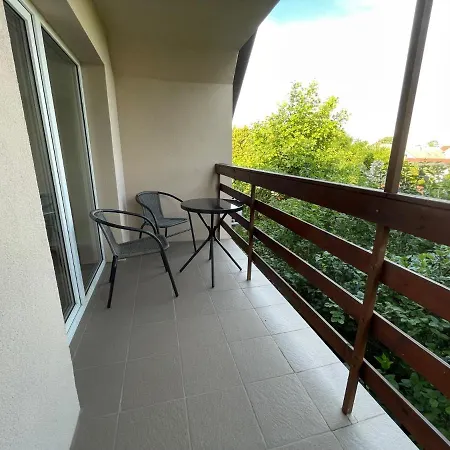 Varlak Vendeghaz 2 *