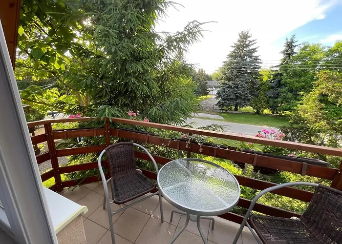 Varlak Vendeghaz 2 *