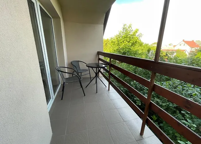 Varlak Vendeghaz 2 *